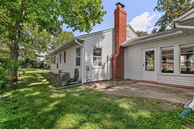 202 S 7th Avenue, Winterset, IA 50273