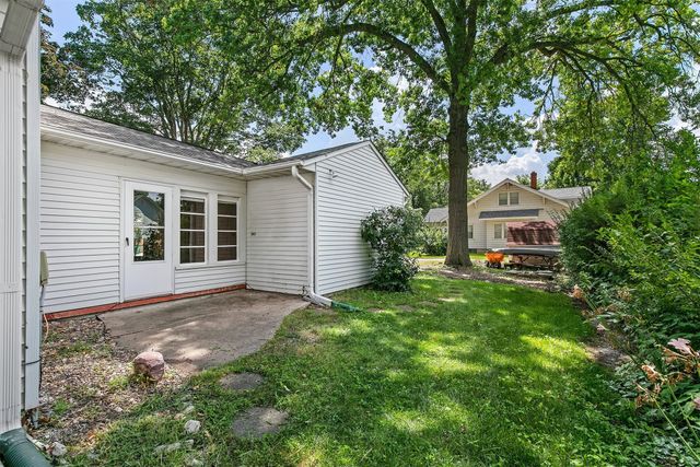 202 S 7th Avenue, Winterset, IA 50273
