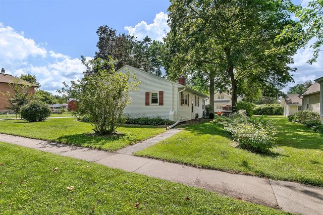 202 S 7th Avenue, Winterset, IA 50273