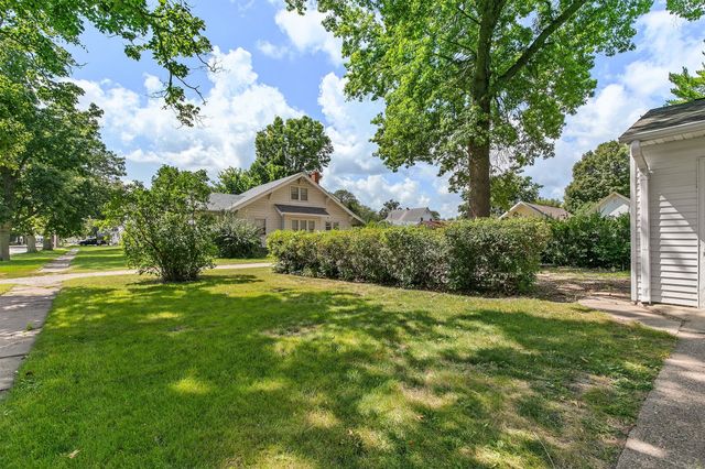 202 S 7th Avenue, Winterset, IA 50273