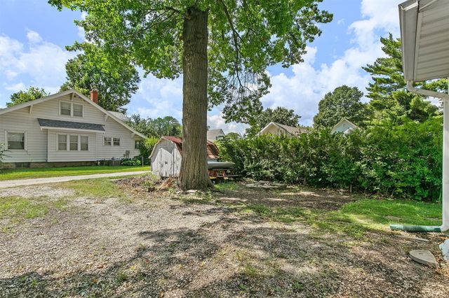 202 S 7th Avenue, Winterset, IA 50273
