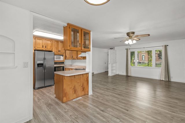 202 S 7th Avenue, Winterset, IA 50273