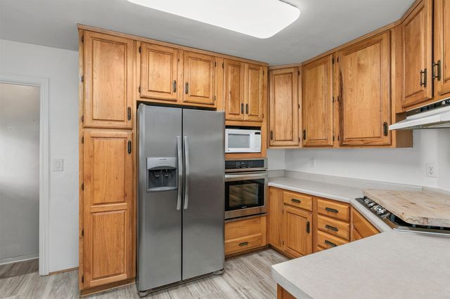 202 S 7th Avenue, Winterset, IA 50273