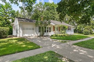 202 S 7th Avenue, Winterset, IA 50273