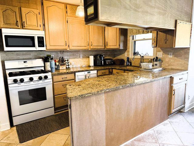 6077 S Division Street, North Judson, IN 46366