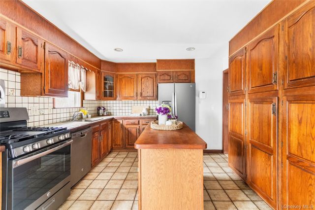 18 Brandywine Drive, Mastic, NY 11950