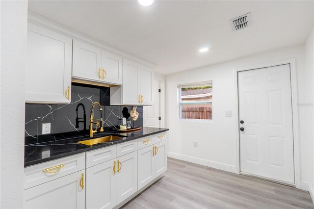 3925 W NORFOLK STREET, Tampa, FL 33614
