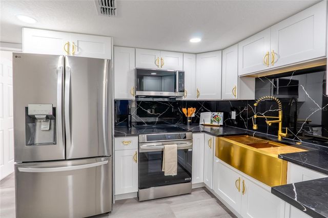 3925 W NORFOLK STREET, Tampa, FL 33614