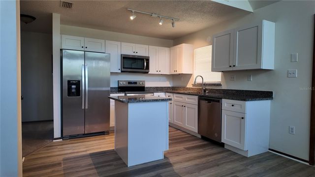 409 S DIXIE AVENUE, Fruitland Park, FL 34731
