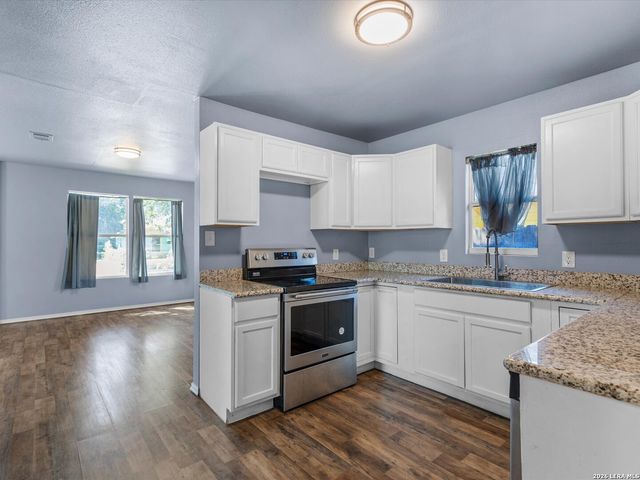 2727 Roselawn Rd, San Antonio, TX 78226