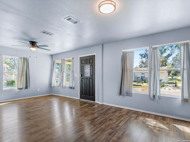 2727 Roselawn Rd, San Antonio, TX 78226