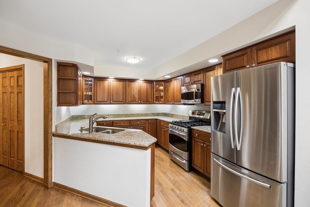 11134 Indian Woods Drive, Indian Head Park, IL 60525 — photo 4