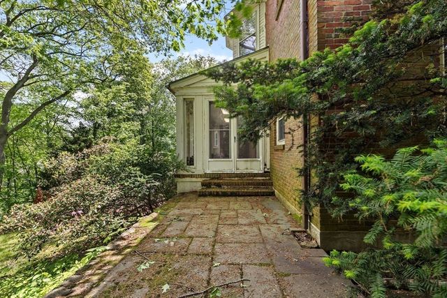 25 Hundreds Cir, Wellesley, MA 02481