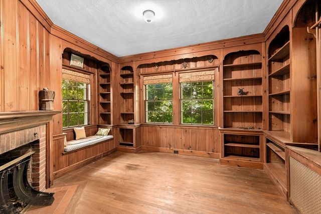 25 Hundreds Cir, Wellesley, MA 02481