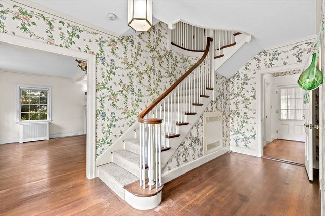 25 Hundreds Cir, Wellesley, MA 02481