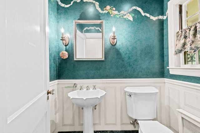 25 Hundreds Cir, Wellesley, MA 02481