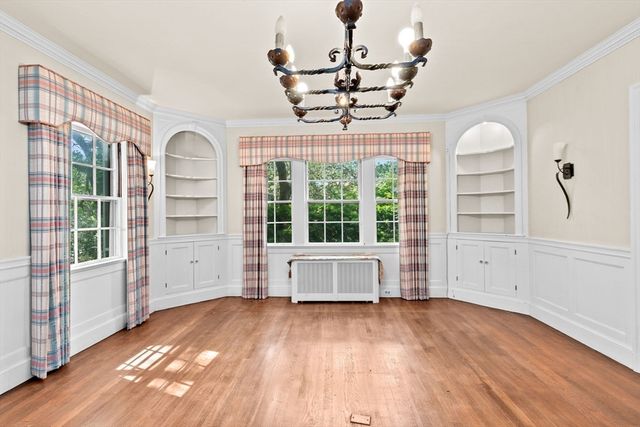 25 Hundreds Cir, Wellesley, MA 02481