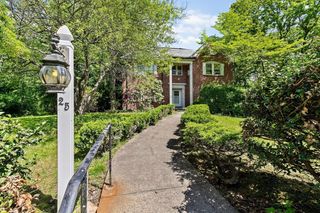 25 Hundreds Cir, Wellesley, MA 02481
