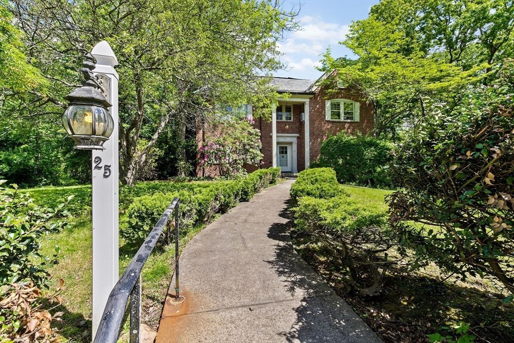 25 Hundreds Cir, Wellesley, MA 02481