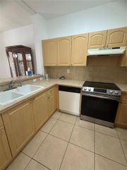 7150 NW 177th St 101-15, Hialeah, FL 33015