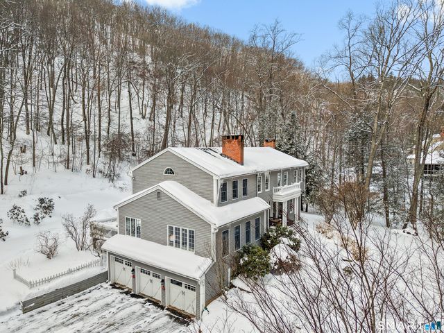 117 North Saddle Ridge, Simsbury, CT 06092