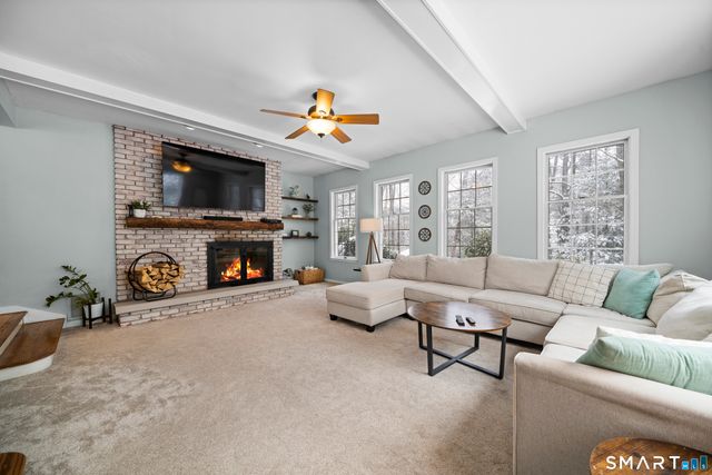 117 North Saddle Ridge, Simsbury, CT 06092