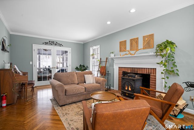 117 North Saddle Ridge, Simsbury, CT 06092