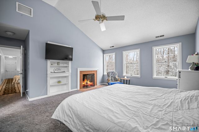 117 North Saddle Ridge, Simsbury, CT 06092