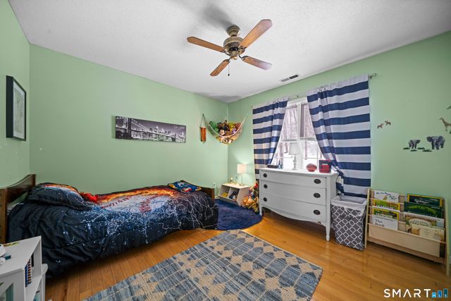 117 North Saddle Ridge, Simsbury, CT 06092