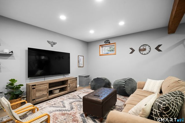 117 North Saddle Ridge, Simsbury, CT 06092