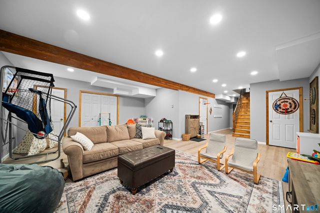 117 North Saddle Ridge, Simsbury, CT 06092