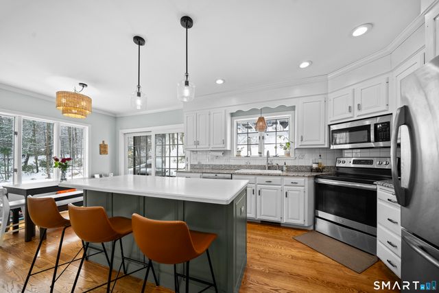 117 North Saddle Ridge, Simsbury, CT 06092