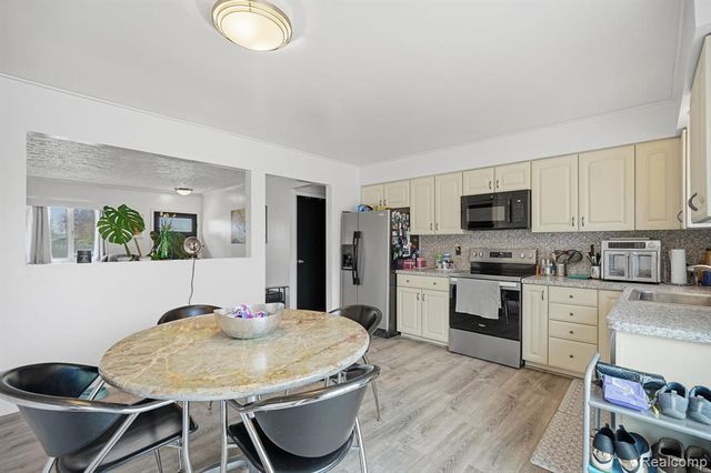 21525 Downing Street, Saint Clair Shores, MI 48080