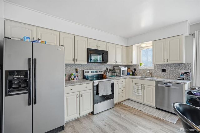 21525 Downing Street, Saint Clair Shores, MI 48080