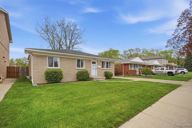 21525 Downing Street, Saint Clair Shores, MI 48080