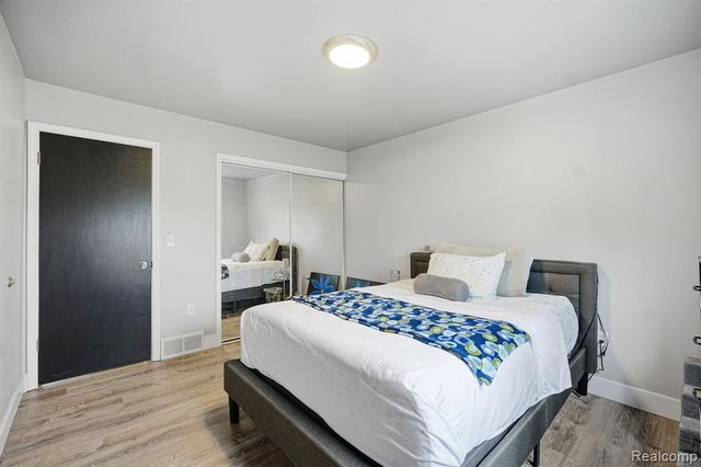 21525 Downing Street, Saint Clair Shores, MI 48080