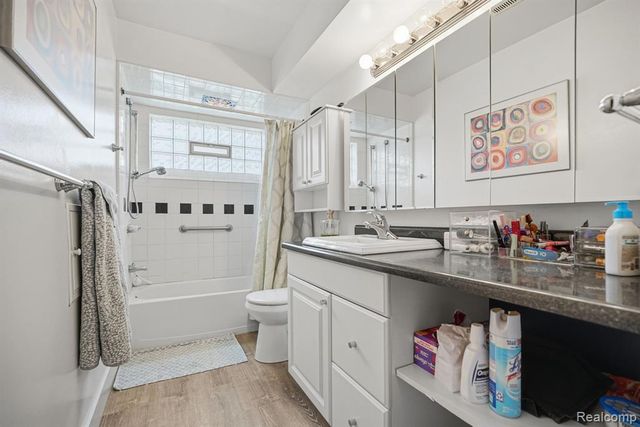 21525 Downing Street, Saint Clair Shores, MI 48080