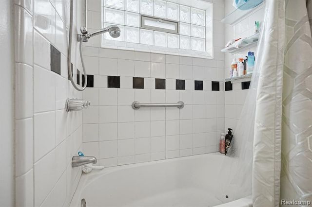 21525 Downing Street, Saint Clair Shores, MI 48080