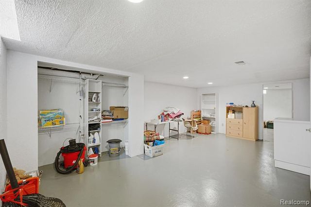 21525 Downing Street, Saint Clair Shores, MI 48080