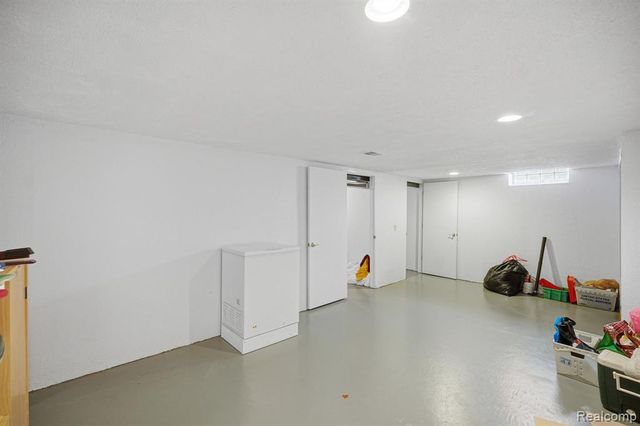 21525 Downing Street, Saint Clair Shores, MI 48080