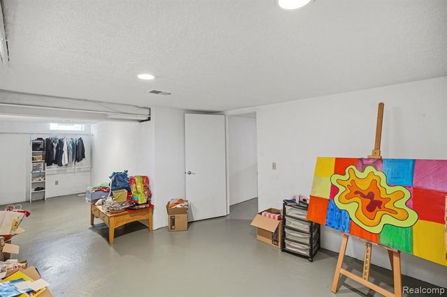 21525 Downing Street, Saint Clair Shores, MI 48080