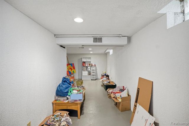 21525 Downing Street, Saint Clair Shores, MI 48080