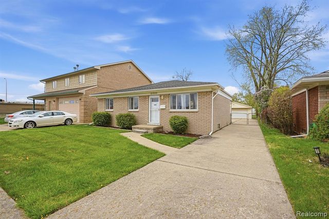 21525 Downing Street, Saint Clair Shores, MI 48080