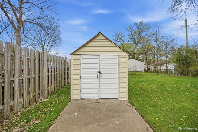 21525 Downing Street, Saint Clair Shores, MI 48080