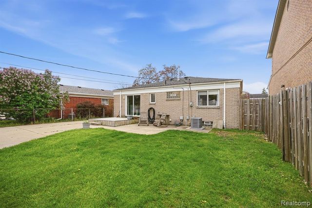 21525 Downing Street, Saint Clair Shores, MI 48080