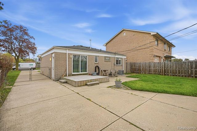 21525 Downing Street, Saint Clair Shores, MI 48080