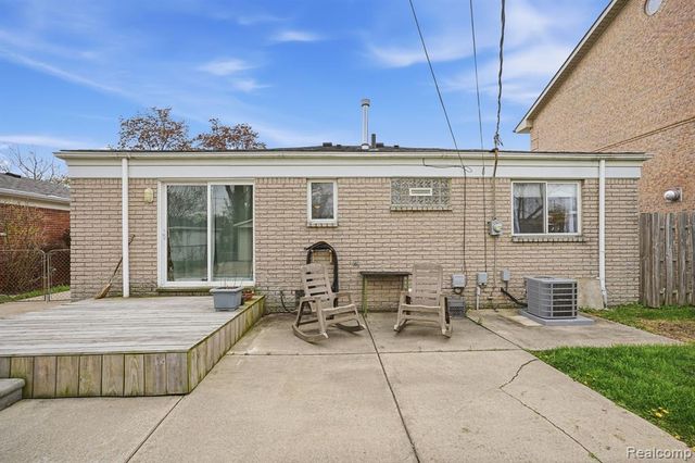 21525 Downing Street, Saint Clair Shores, MI 48080