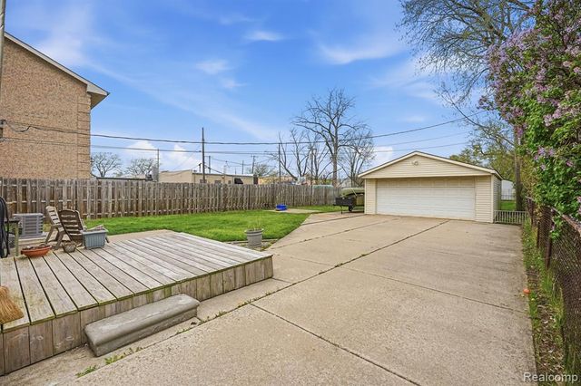 21525 Downing Street, Saint Clair Shores, MI 48080