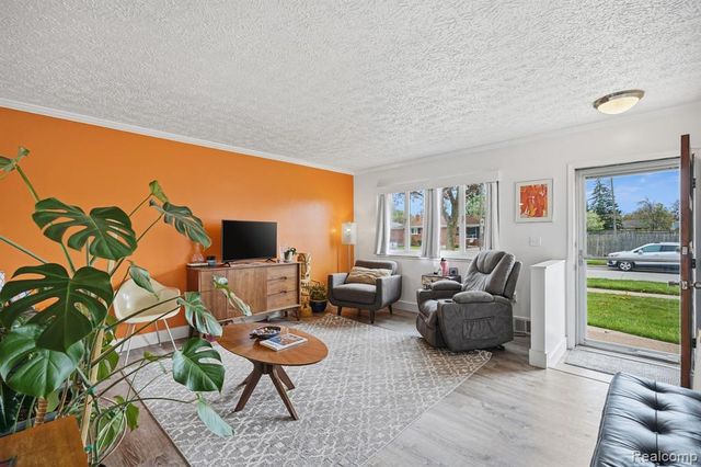 21525 Downing Street, Saint Clair Shores, MI 48080