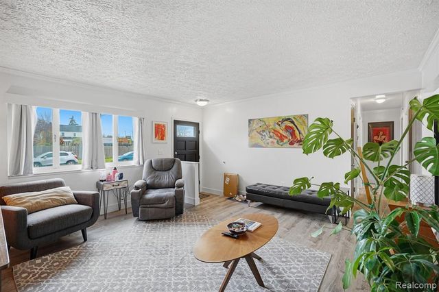 21525 Downing Street, Saint Clair Shores, MI 48080